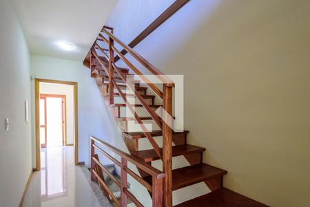 Escada de casa à venda com 2 quartos, 143m² em Guarujá, Porto Alegre