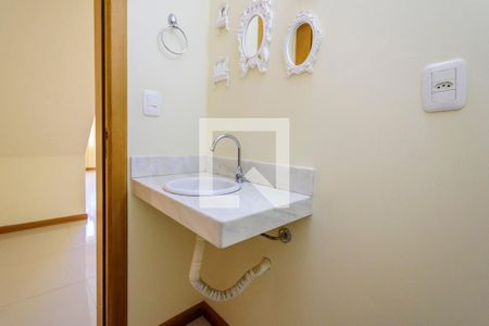 Lavabo de casa à venda com 2 quartos, 143m² em Guarujá, Porto Alegre