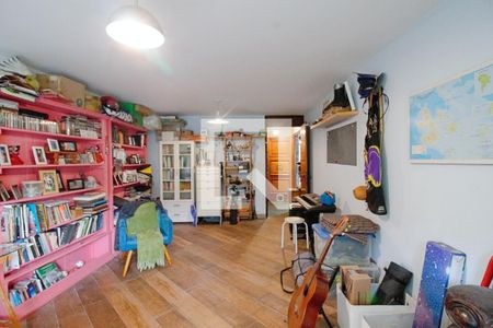 Casa à venda com 330m², 3 quartos e 3 vagasEscritório