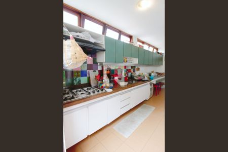 Casa à venda com 330m², 3 quartos e 3 vagasCozinha 