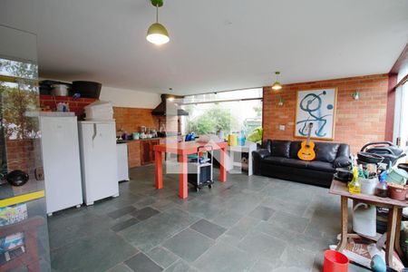 Casa à venda com 330m², 3 quartos e 3 vagasChurrasqueira