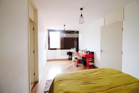 Casa à venda com 330m², 3 quartos e 3 vagasSuíte 