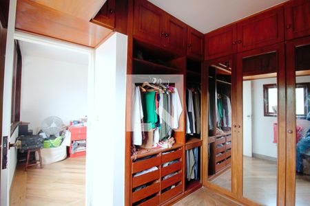 Casa à venda com 330m², 3 quartos e 3 vagasCloset da suíte