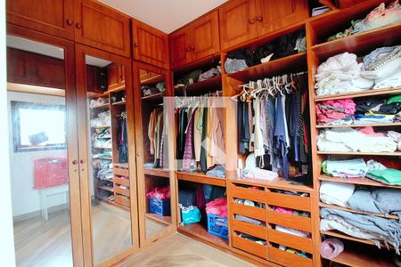 Casa à venda com 330m², 3 quartos e 3 vagasCloset da suíte