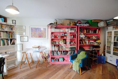 Casa à venda com 330m², 3 quartos e 3 vagasEscritório