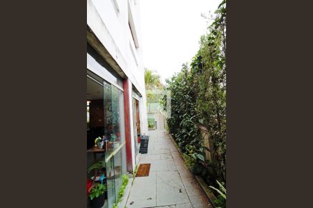 Casa à venda com 330m², 3 quartos e 3 vagasCorredor 