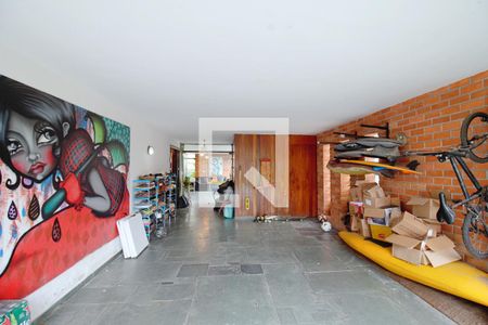 Casa à venda com 330m², 3 quartos e 3 vagasGaragem