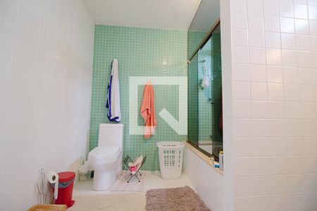 Casa à venda com 330m², 3 quartos e 3 vagasBanheiro da Suíte