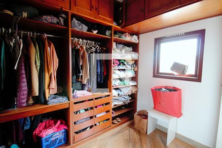 Casa à venda com 330m², 3 quartos e 3 vagasCloset da suíte