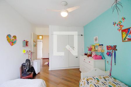 Casa à venda com 330m², 3 quartos e 3 vagasQuarto 2