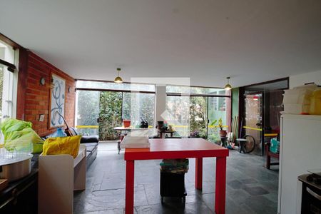 Casa à venda com 330m², 3 quartos e 3 vagasChurrasqueira