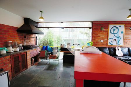 Casa à venda com 330m², 3 quartos e 3 vagasChurrasqueira