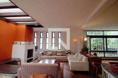 Sala de casa à venda com 3 quartos, 330m² em Vila Progredior, São Paulo