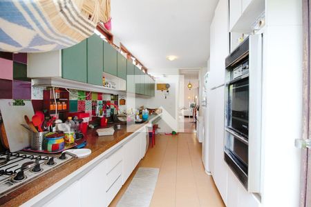 Casa à venda com 330m², 3 quartos e 3 vagasCozinha 