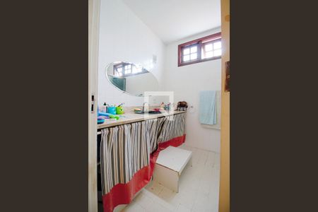 Casa à venda com 330m², 3 quartos e 3 vagasBanheiro Social 