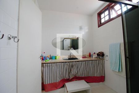 Casa à venda com 330m², 3 quartos e 3 vagasBanheiro Social 