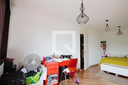 Casa à venda com 330m², 3 quartos e 3 vagasSuíte 