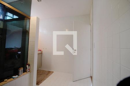 Casa à venda com 330m², 3 quartos e 3 vagasBanheiro da Suíte