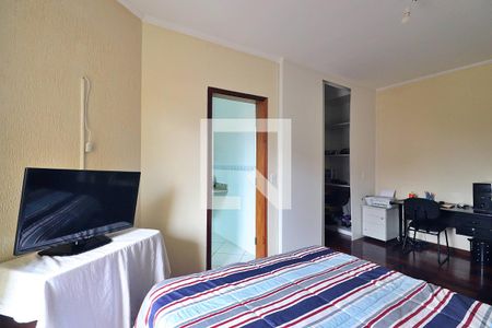 Casa à venda com 225m², 4 quartos e 4 vagasSuíte 2