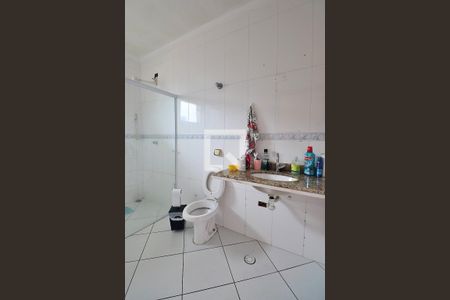 Casa à venda com 225m², 4 quartos e 4 vagasBanheiro da Suíte 2
