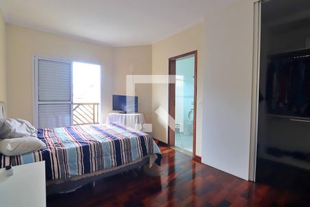 Casa à venda com 225m², 4 quartos e 4 vagasSuíte 2