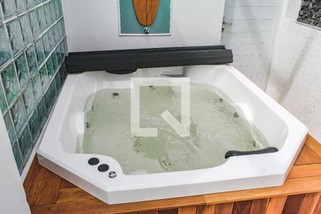 Hidro de apartamento para alugar com 3 quartos, 200m² em Jardim Las Palmas, Guarujá