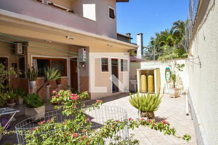 Casa de condomínio à venda com 350m², 4 quartos e 2 vagasPátio