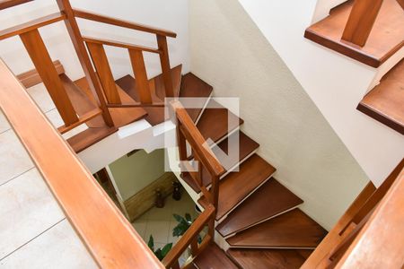 Casa de condomínio à venda com 350m², 4 quartos e 2 vagasEscada