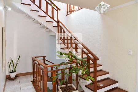 Casa de condomínio à venda com 350m², 4 quartos e 2 vagasEscada