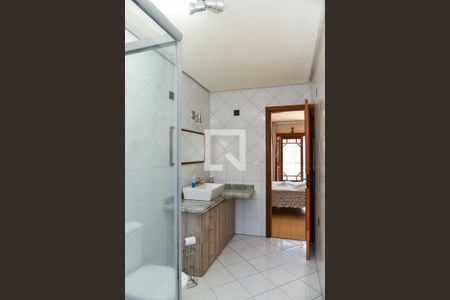 Casa de condomínio à venda com 350m², 4 quartos e 2 vagasBanheiro da Suíte 2