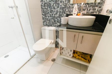 Banheiro Corredor de apartamento para alugar com 2 quartos, 56m² em Parque Reboucas, São Paulo
