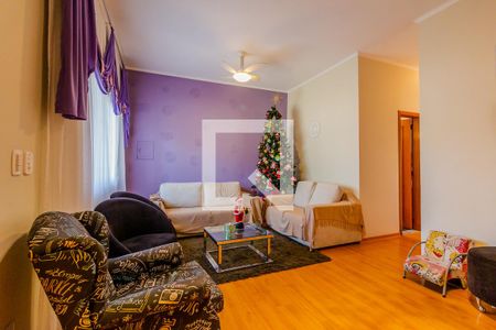 Sala de casa à venda com 2 quartos, 240m² em Hípica, Porto Alegre