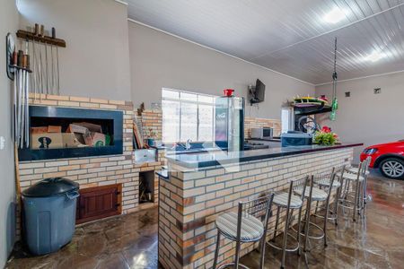 Casa à venda com 240m², 2 quartos e 4 vagasQuintal - Salão