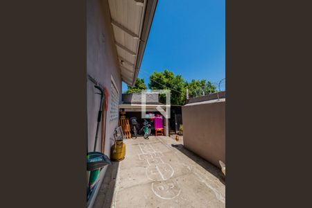 Casa à venda com 240m², 2 quartos e 4 vagasQuintal - Fundos