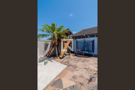 Casa à venda com 240m², 2 quartos e 4 vagasQuintal - Fundos