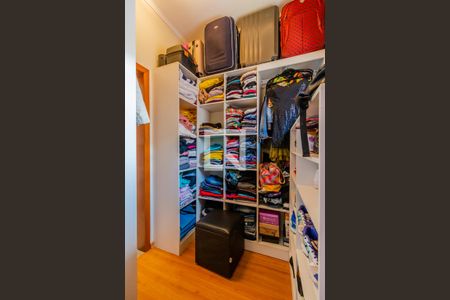 Quarto 1 - Closet de casa à venda com 2 quartos, 240m² em Hípica, Porto Alegre