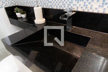 Apartamento para alugar com 49m², 2 quartos e 1 vagaDetalhe do banheiro