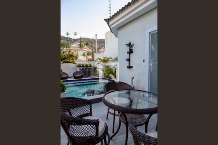 Casa de condomínio à venda com 350m², 3 quartos e 1 vagaVaranda