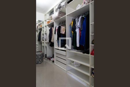 Casa de condomínio à venda com 350m², 3 quartos e 1 vagaCloset da suíte 3