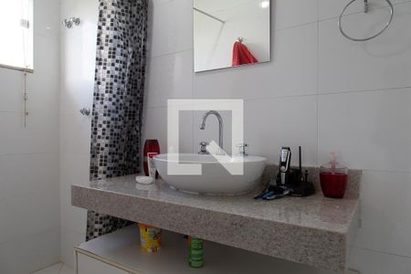 Casa de condomínio à venda com 350m², 3 quartos e 1 vagaBanheiro da suíte 1