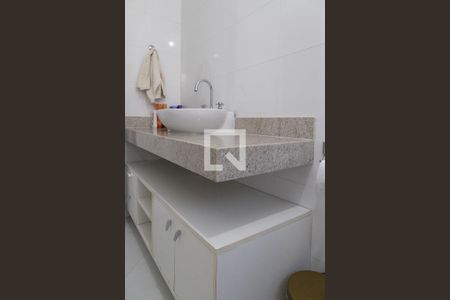 Casa de condomínio à venda com 350m², 3 quartos e 1 vagaBanheiro da suíte 2