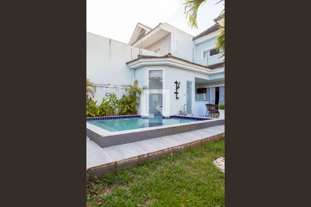 Casa de condomínio à venda com 350m², 3 quartos e 1 vagaFachada - piscina