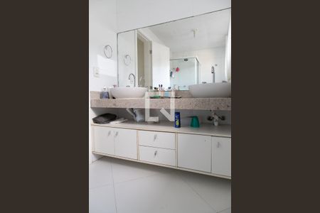 Casa de condomínio à venda com 350m², 3 quartos e 1 vagaBanheiro da suíte 3