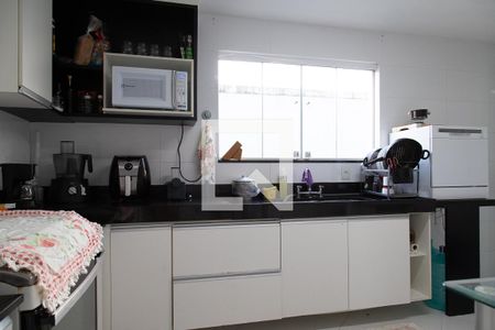 Casa de condomínio à venda com 350m², 3 quartos e 1 vagaCozinha