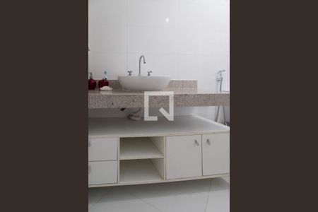 Casa de condomínio à venda com 350m², 3 quartos e 1 vagaBanheiro da suíte 2