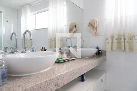 Casa de condomínio à venda com 350m², 3 quartos e 1 vagaBanheiro da suíte 3