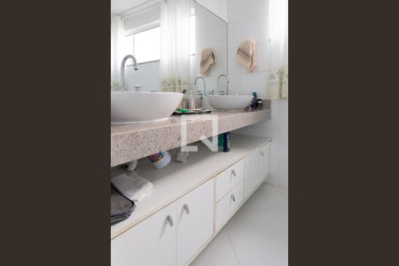 Casa de condomínio à venda com 350m², 3 quartos e 1 vagaBanheiro da suíte 3