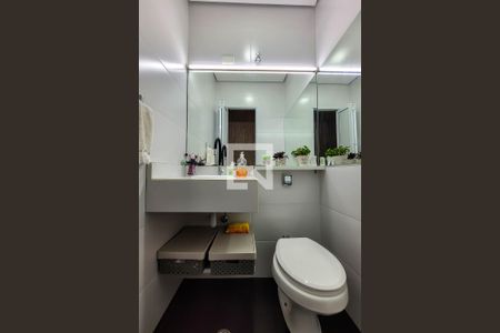 Lavabo de casa à venda com 3 quartos, 210m² em Vila Moinho Velho, São Paulo