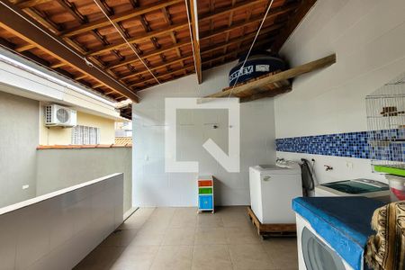 Casa à venda com 210m², 3 quartos e 2 vagasÁrea de Serviço