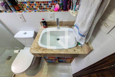 Casa à venda com 210m², 3 quartos e 2 vagasBanheiro Social